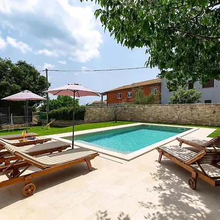 Holiday home Emma In Glavani