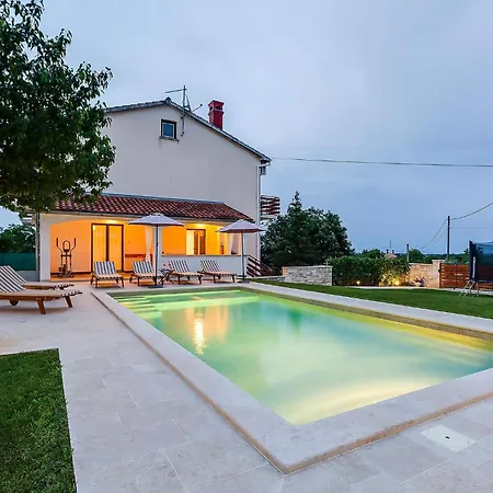 Holiday home Emma In Glavani